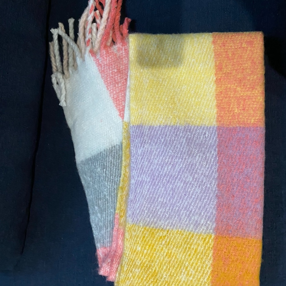 Steve Madden large check scarf/shawl, never worn